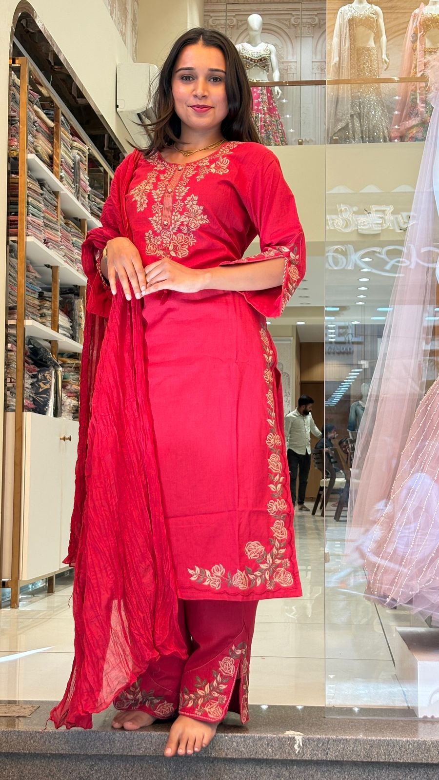 Red Rose Embroidered Suit Set | 3-Piece Kurti, Pants & Dupatta